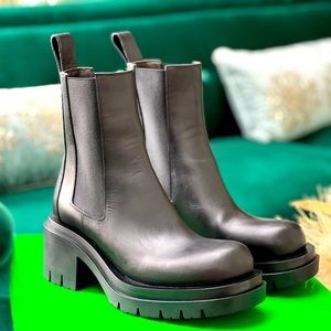 NEW Bottega Venetia Lug Black Leather Boots 100% authentic  size 39.5